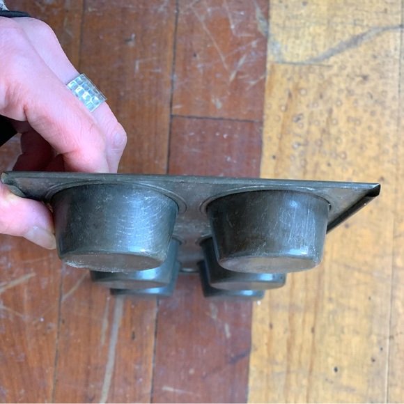 VTG George Urban Milling Co Up and Up Self Rising Cake Flour Premium Muffin Tin - Picture 6 of 10